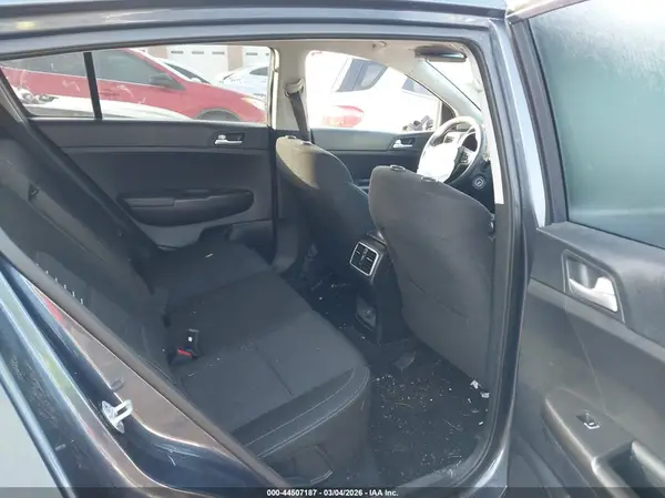 KNDPMCAC4J7393619 2018 KIA SPORTAGE - Image 8