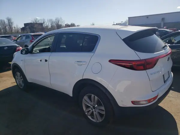 KNDPMCAC4J7393684 2018 KIA SPORTAGE - Image 2