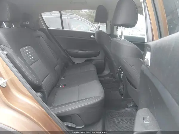 KNDPMCAC4J7400178 2018 KIA SPORTAGE - Image 8