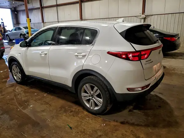 KNDPMCAC4J7404263 2018 KIA SPORTAGE - Image 2