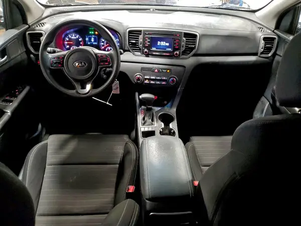 KNDPMCAC4J7404263 2018 KIA SPORTAGE - Image 8