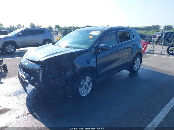 KNDPMCAC4J7435559 2018 KIA SPORTAGE - Image 2
