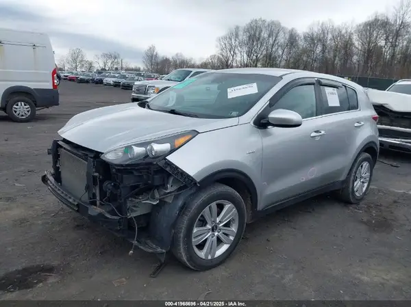 KNDPMCAC4J7437926 2018 KIA SPORTAGE - Image 2