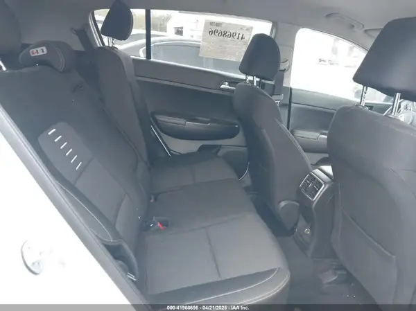 KNDPMCAC4J7437926 2018 KIA SPORTAGE - Image 8