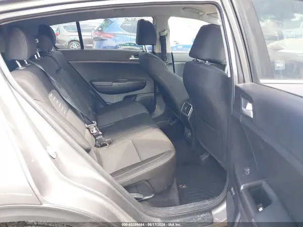 KNDPMCAC4J7447744 2018 KIA SPORTAGE - Image 8