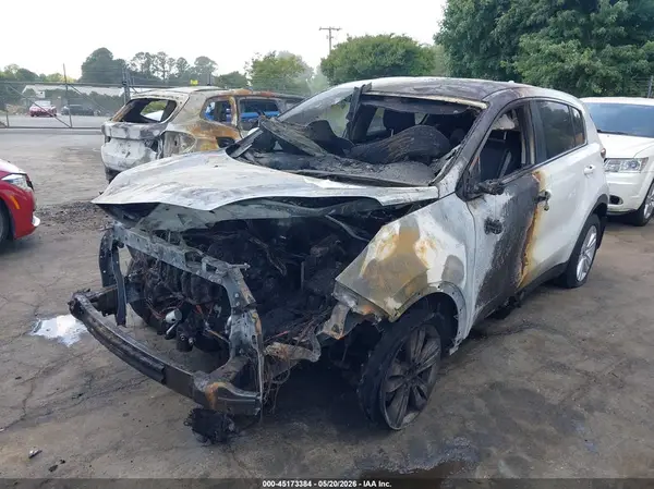 KNDPMCAC4J7447775 2018 KIA SPORTAGE - Image 2