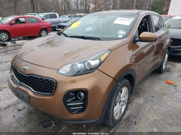 KNDPMCAC4J7448344 2018 KIA SPORTAGE - Image 2