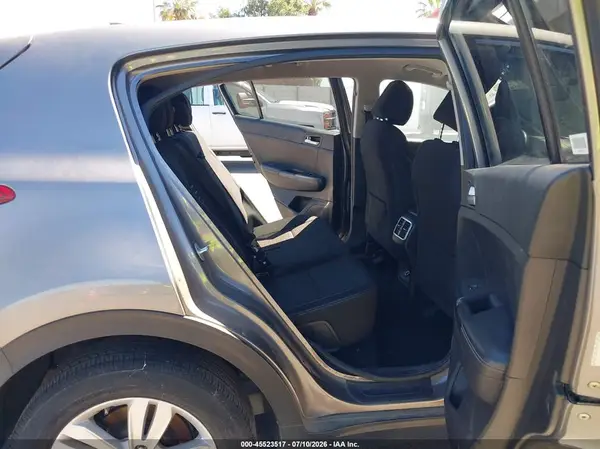 KNDPMCAC4J7451356 2018 KIA SPORTAGE - Image 8