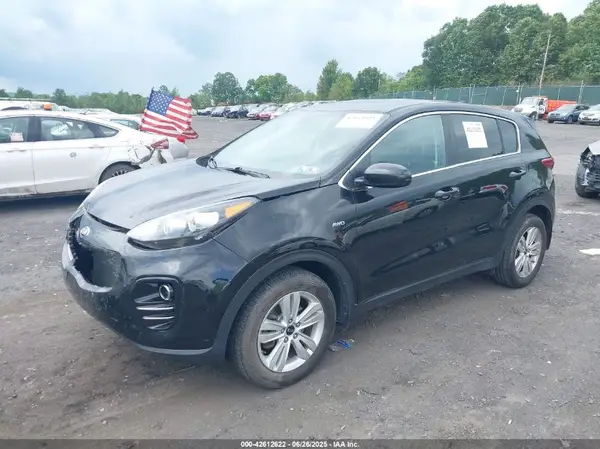 KNDPMCAC4J7486639 2018 KIA SPORTAGE - Image 2