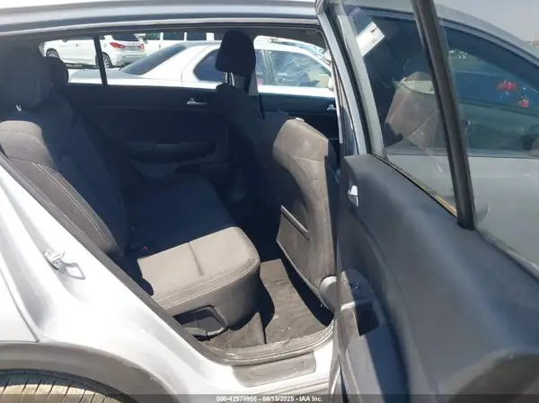 KNDPMCAC4K7584233 2019 KIA SPORTAGE - Image 8
