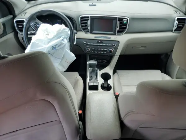 KNDPMCAC4K7605632 2019 KIA SPORTAGE - Image 8