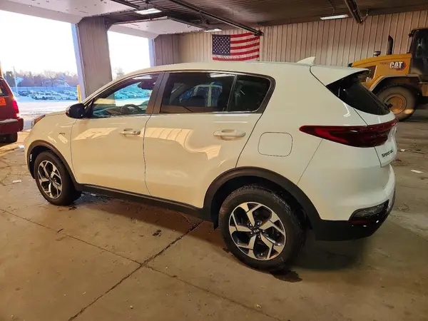 KNDPMCAC4M7877536 2021 KIA SPORTAGE - Image 2