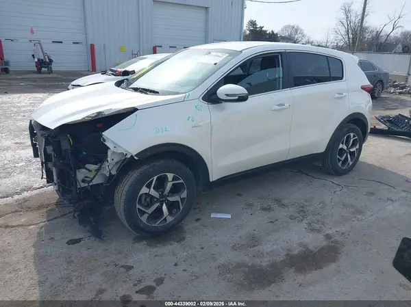 KNDPMCAC4M7918960 2021 KIA SPORTAGE - Image 2