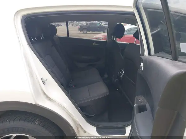 KNDPMCAC4M7933202 2021 KIA SPORTAGE - Image 8