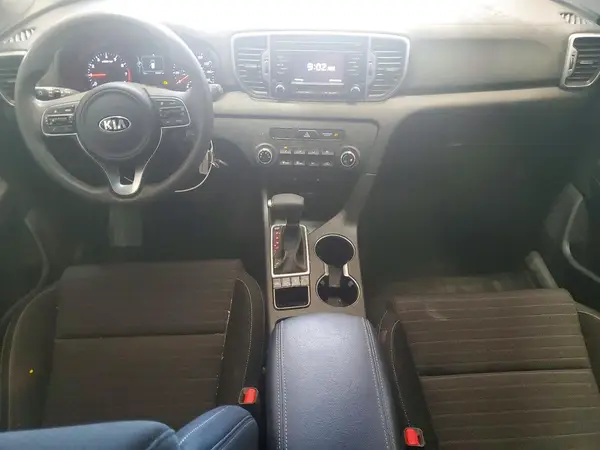 KNDPMCAC5H7032118 2017 KIA SPORTAGE - Image 8