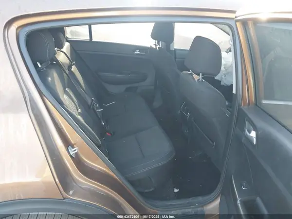KNDPMCAC5H7048500 2017 KIA SPORTAGE - Image 8