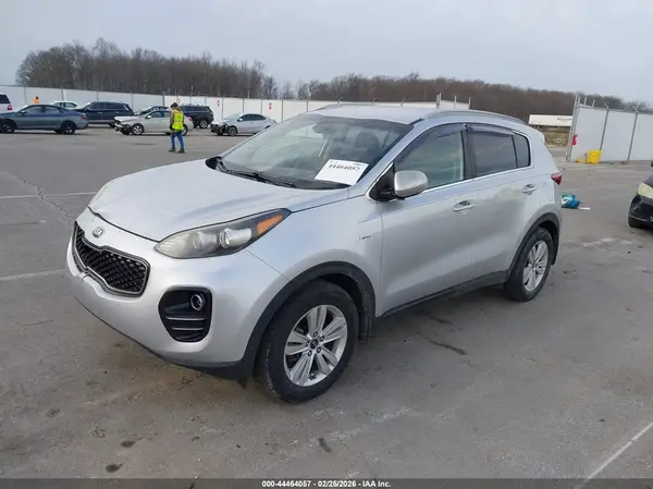 KNDPMCAC5H7052224 2017 KIA SPORTAGE - Image 2