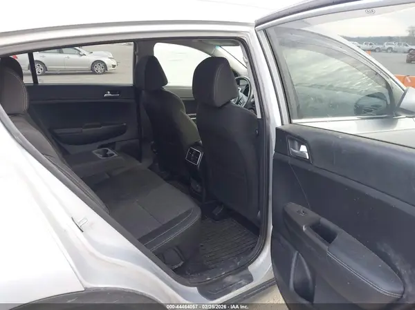 KNDPMCAC5H7052224 2017 KIA SPORTAGE - Image 8