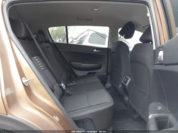 KNDPMCAC5H7056919 2017 KIA SPORTAGE - Image 8