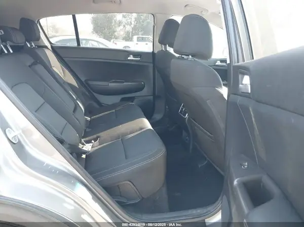 KNDPMCAC5H7081187 2017 KIA SPORTAGE - Image 8