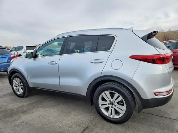 KNDPMCAC5H7102586 2017 KIA SPORTAGE - Image 2