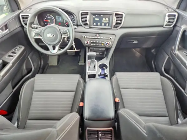 KNDPMCAC5H7102586 2017 KIA SPORTAGE - Image 8