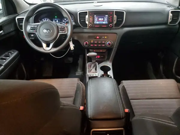 KNDPMCAC5H7110882 2017 KIA SPORTAGE - Image 8
