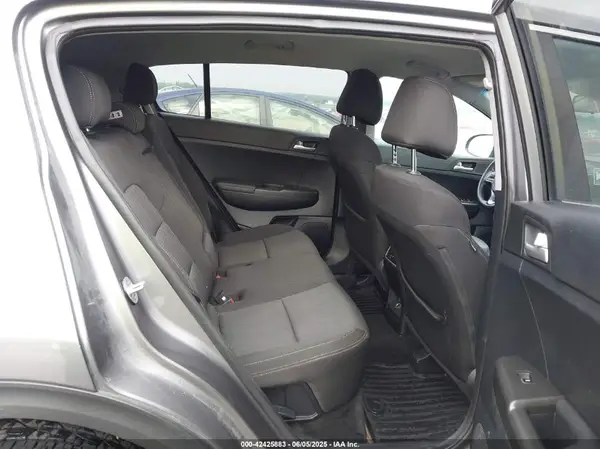 KNDPMCAC5H7126581 2017 KIA SPORTAGE - Image 8