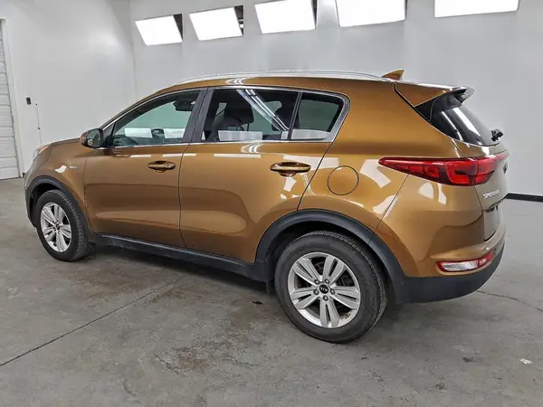 KNDPMCAC5H7163713 2017 KIA SPORTAGE - Image 2