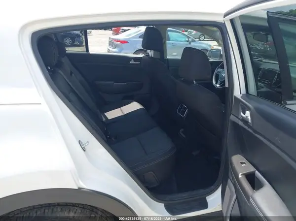 KNDPMCAC5H7203143 2017 KIA SPORTAGE - Image 8