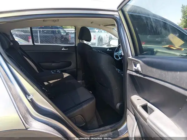 KNDPMCAC5H7235977 2017 KIA SPORTAGE - Image 8