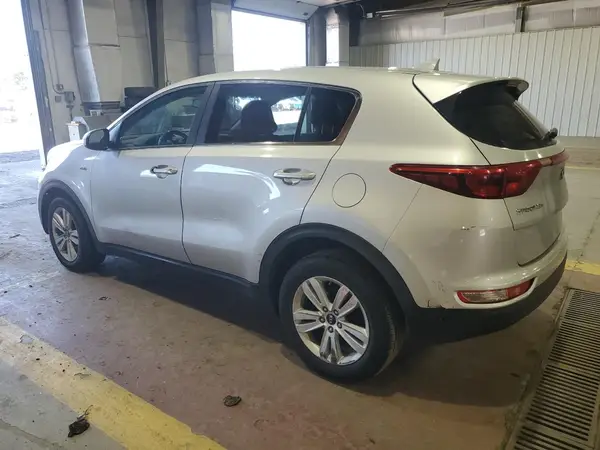 KNDPMCAC5H7246803 2017 KIA SPORTAGE - Image 2