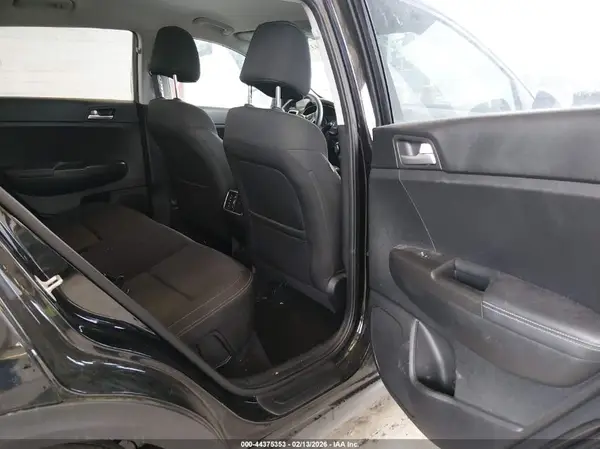 KNDPMCAC5H7274035 2017 KIA SPORTAGE - Image 8