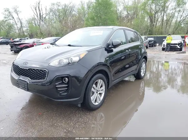 KNDPMCAC5H7275668 2017 KIA SPORTAGE - Image 2