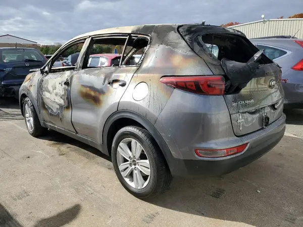 KNDPMCAC5J7324955 2018 KIA SPORTAGE - Image 2