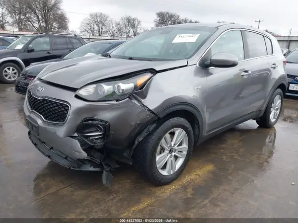 KNDPMCAC5J7331260 2018 KIA SPORTAGE - Image 2