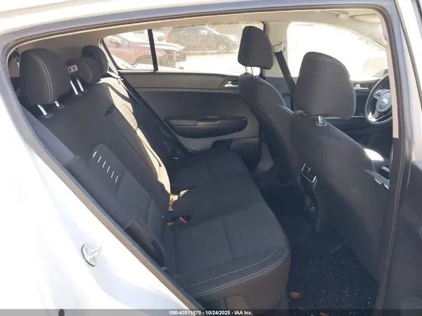 KNDPMCAC5J7337785 2018 KIA SPORTAGE - Image 8