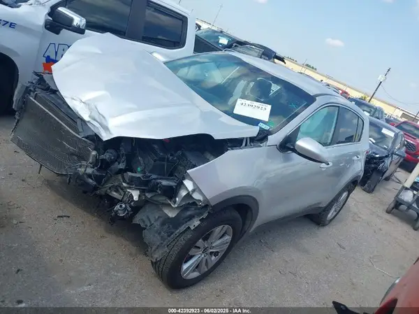 KNDPMCAC5J7348043 2018 KIA SPORTAGE - Image 2
