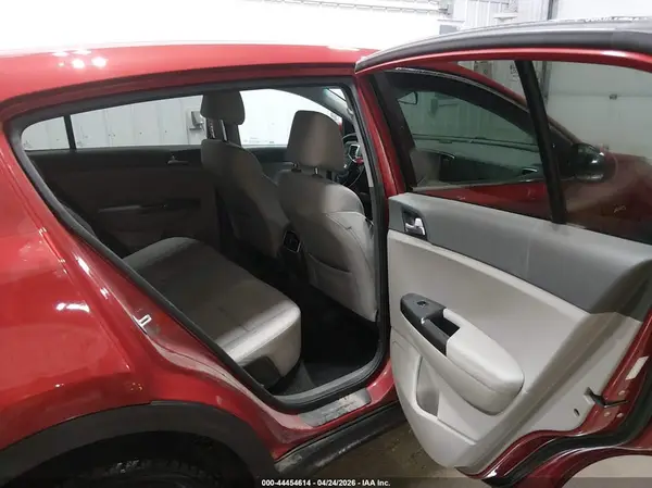 KNDPMCAC5J7350620 2018 KIA SPORTAGE - Image 8