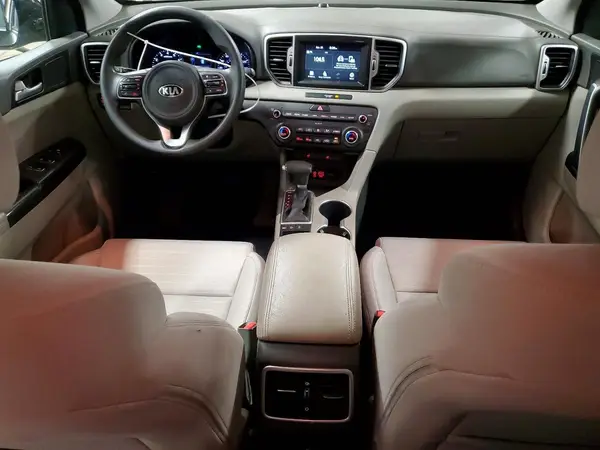 KNDPMCAC5J7360709 2018 KIA SPORTAGE - Image 8