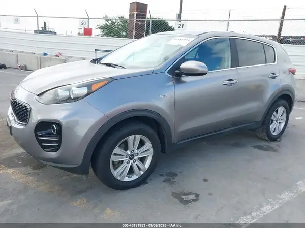 KNDPMCAC5J7370219 2018 KIA SPORTAGE - Image 2