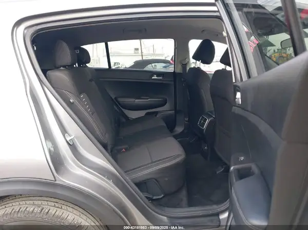 KNDPMCAC5J7370219 2018 KIA SPORTAGE - Image 8