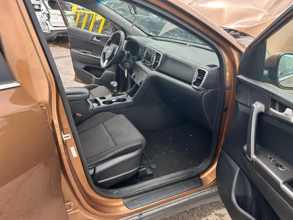 KNDPMCAC5J7378367 2018 KIA SPORTAGE - Image 8