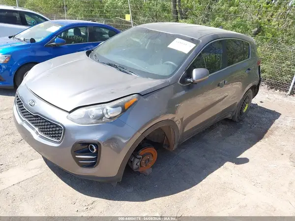 KNDPMCAC5J7381303 2018 KIA SPORTAGE - Image 2