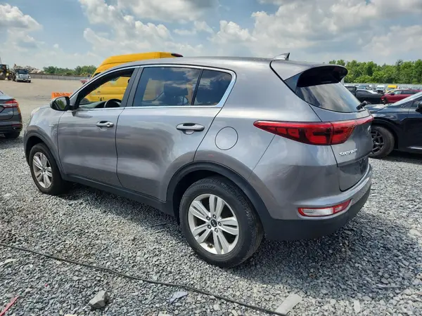 KNDPMCAC5J7389644 2018 KIA SPORTAGE - Image 2