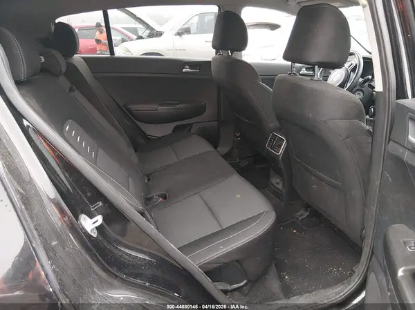 KNDPMCAC5J7391409 2018 KIA SPORTAGE - Image 8