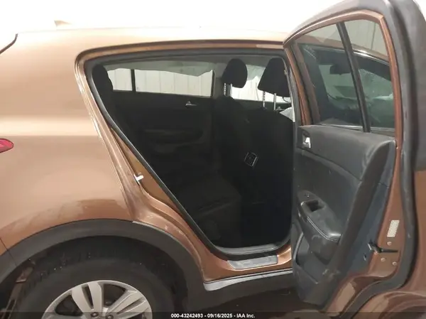 KNDPMCAC5J7396349 2018 KIA SPORTAGE - Image 8
