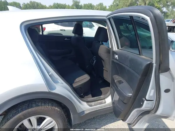 KNDPMCAC5J7396416 2018 KIA SPORTAGE - Image 8