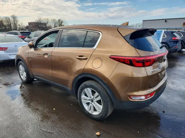 KNDPMCAC5J7403106 2018 KIA SPORTAGE - Image 2