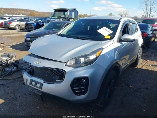 KNDPMCAC5J7403588 2018 KIA SPORTAGE - Image 2
